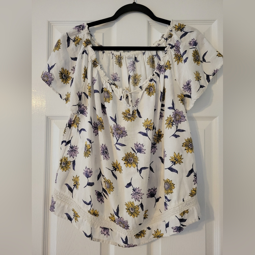 Old Navy White Floral Blouse